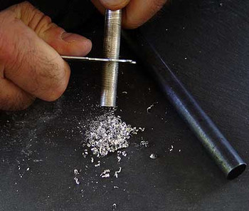 Simply scrape the magnesium with your knife or Super Scraper to make a small pile of magnesium shavings Simply scrape the magnesium with your knife or Super Scraper to make a small pile of magnesium shavings