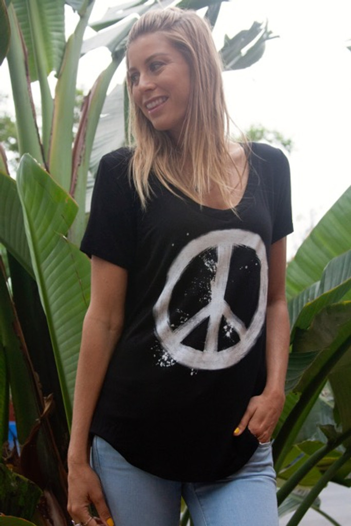 BLACK PEACE SIGN S/S V NECK