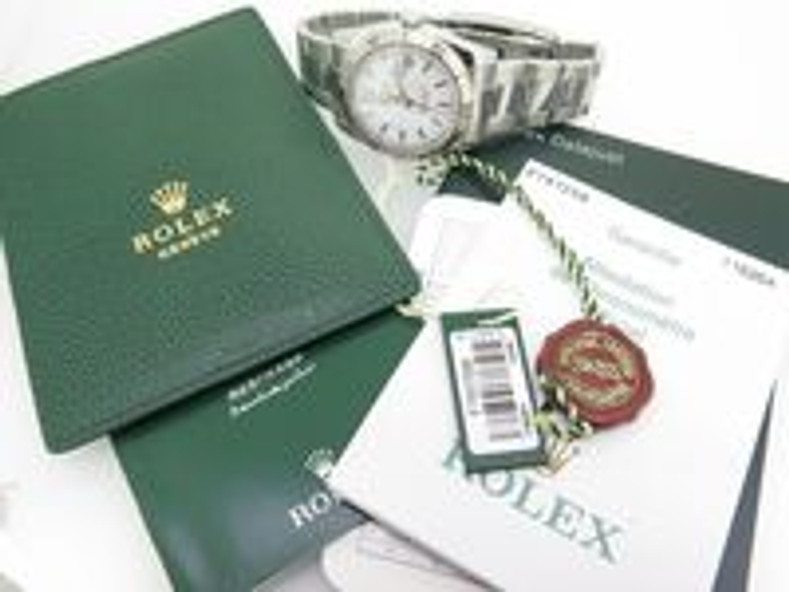 Buying a rolex as a gift? Everything you need to know to make the right decision