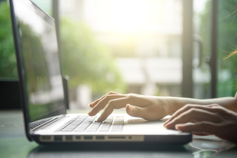 The Dos and Don'ts of Buying Vintage Online
