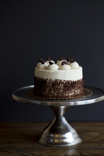 BAKED Cookies & Cream Cake or Cupcakes
