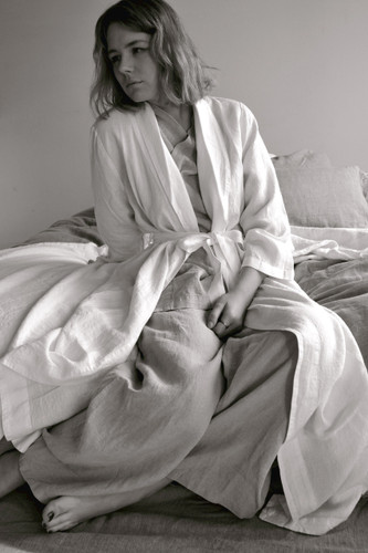 Stonewashed long off-white linen dressing robe
