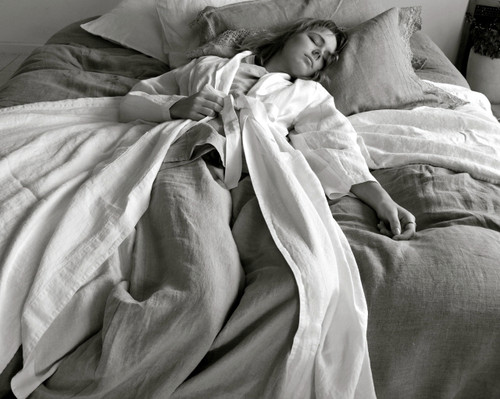 Stonewashed long off-white linen dressing robe