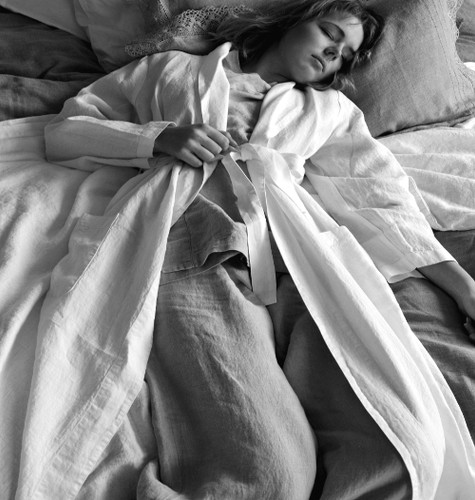 Stonewashed long off-white linen dressing robe