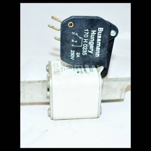 Bussmann 170M3223 630A 700V Fuse with Micro-Switch 630 Amp (YY1411-17)