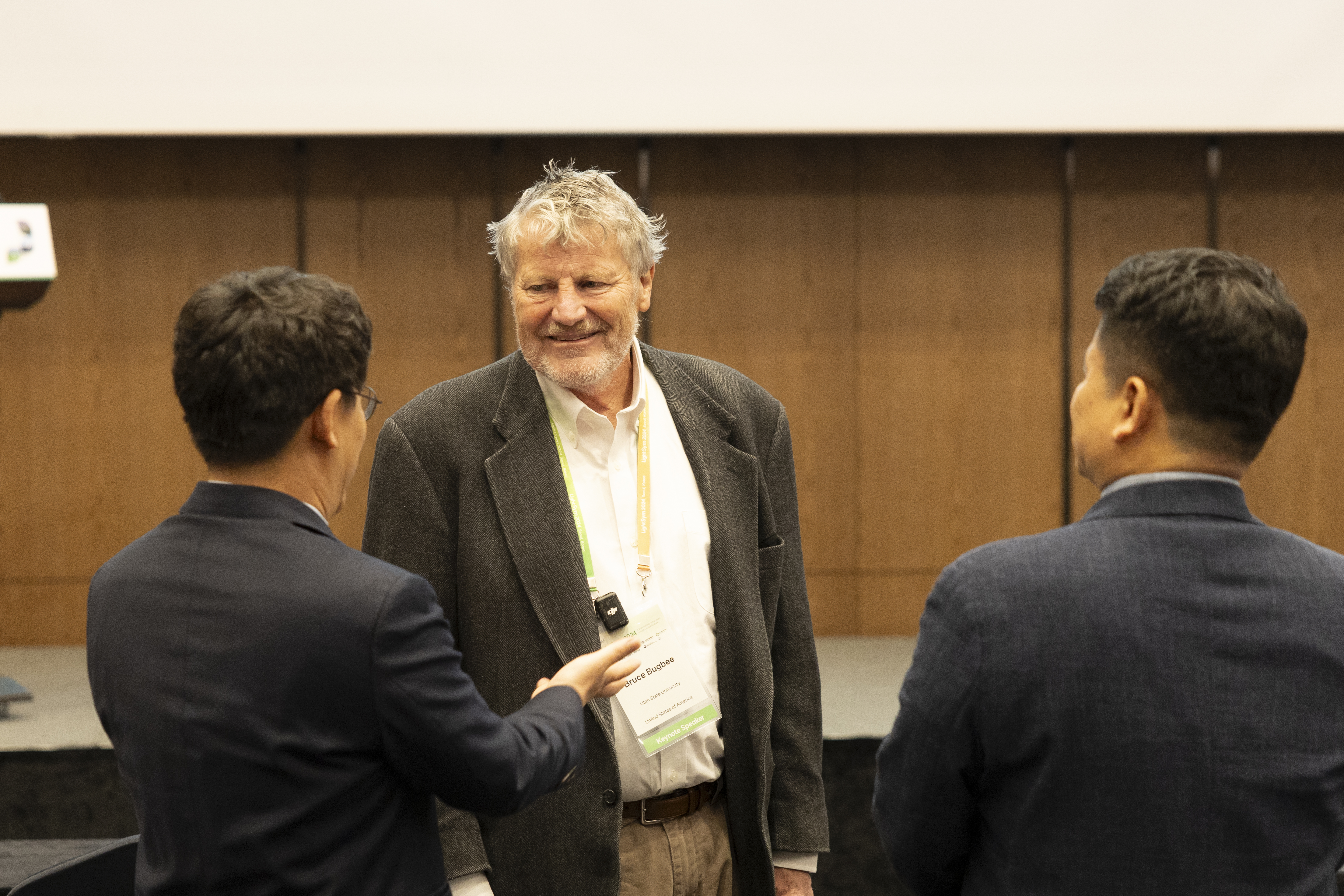 Dr. Bugbee presenting at LightSym 2024