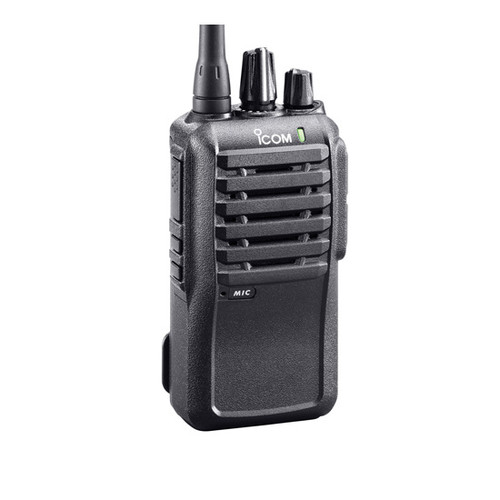 Icom F4001 comes with a Ni-MH battery pack rated at 14 hours of use. The radio also comes with a belt clip, removable antenna, and charger. Icom F4001 comes with a Ni-MH battery pack rated at 14 hours of use. The radio also comes with a belt clip, removable antenna, and charger.