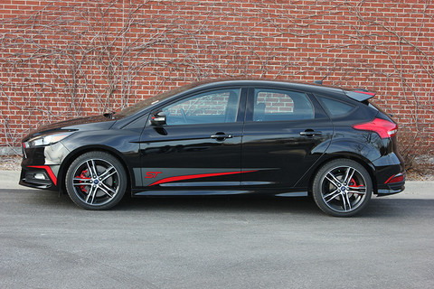 Auto Pinstripes: What Can They Do For Your Vehicle?
