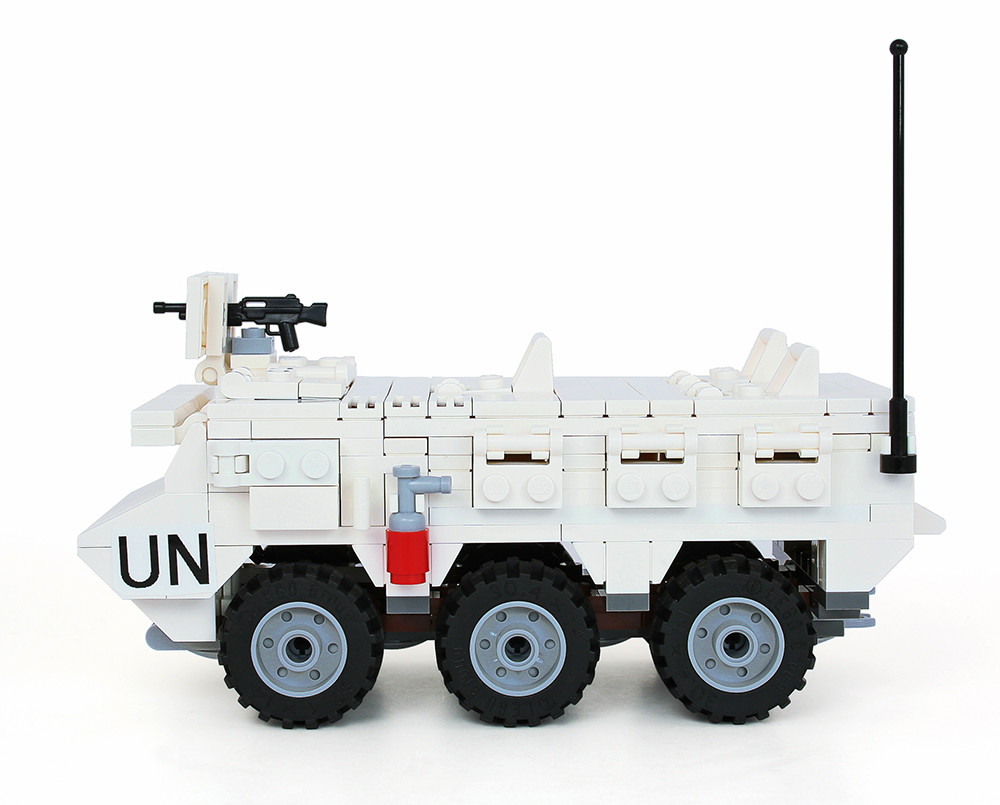 Le VAB Renault 6x6 français vert IFOR en miniature de Solido au 1/50e