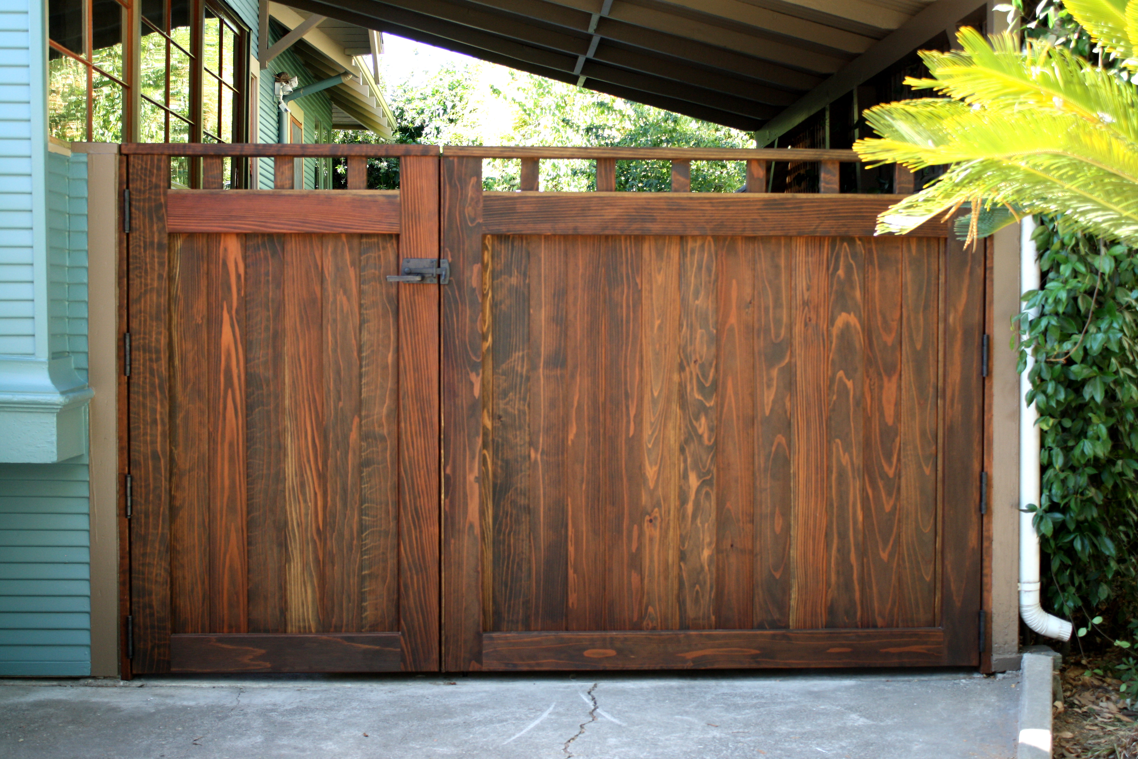 double-wood-driveway-courtyard-gate-in-craftsman-style.jpg