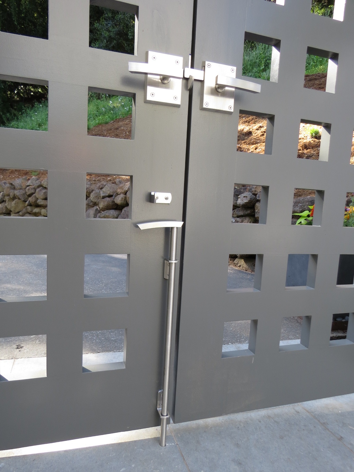 interior-view-of-double-gate-with-alta-contemporary-and-brushed-stainless-cane-bolt.jpg interior-view-of-double-gate-with-alta-contemporary-and-brushed-stainless-cane-bolt.jpg
