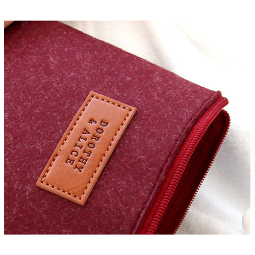 Minibus Dorothy and alice felt zipper pouch XS fallindesign