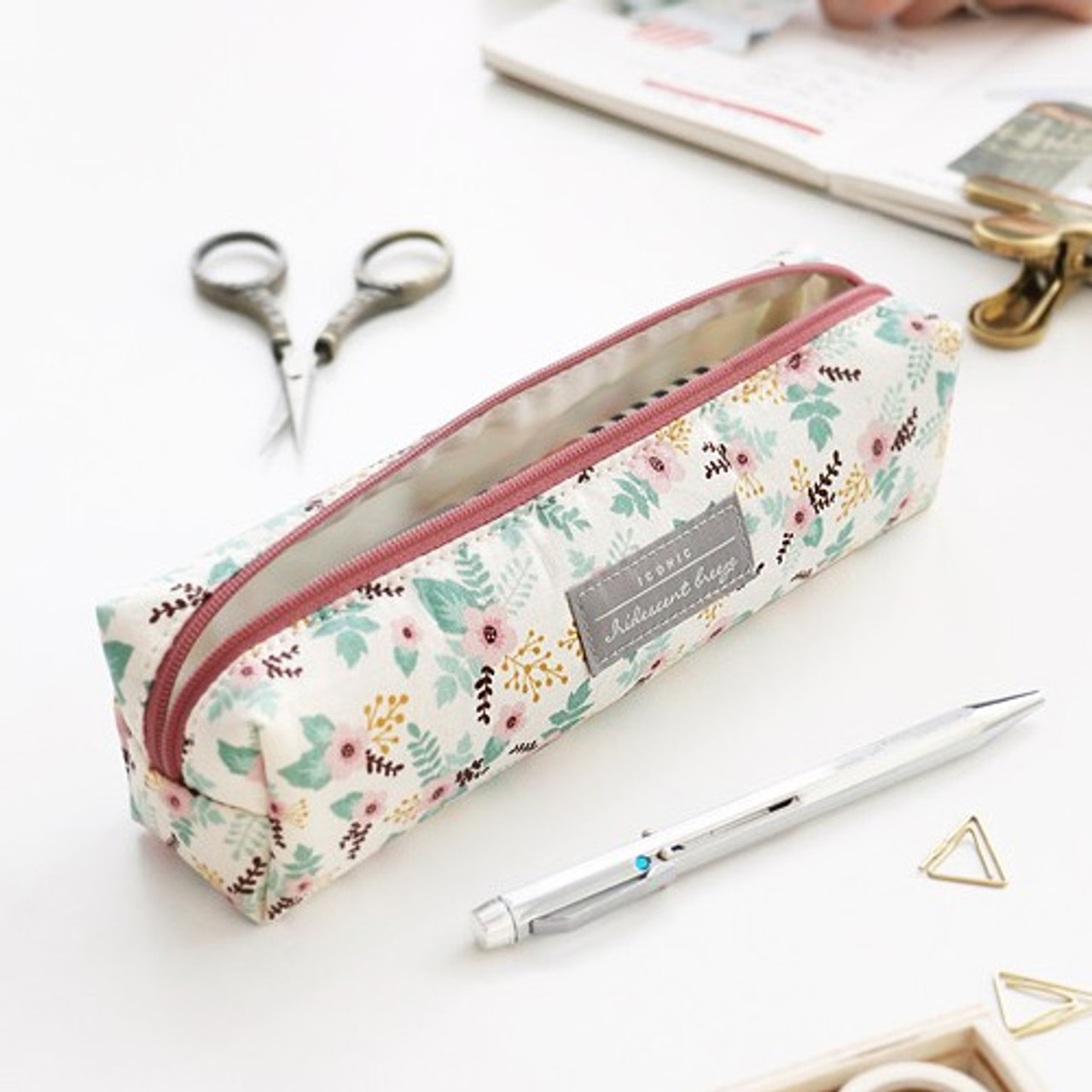 Iconic Comely pattern zipper pencil case