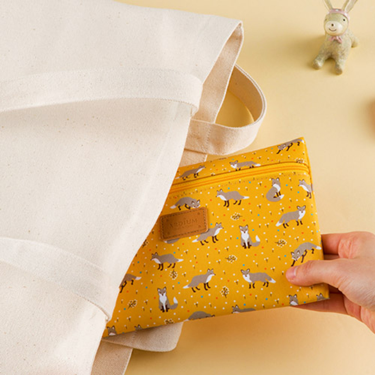 Ardium Animal pattern flat zipper medium pouch fallindesign