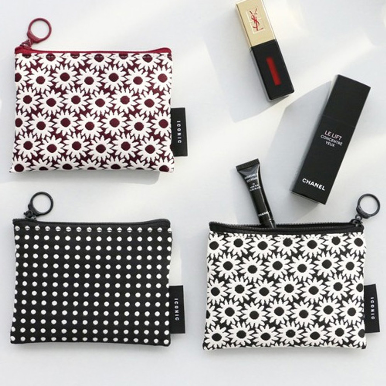 Iconic Plain pattern small flat zipper pouch