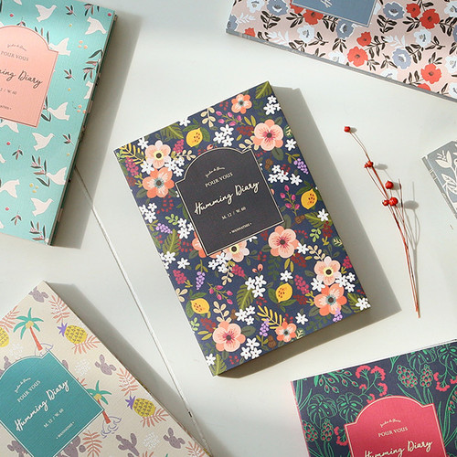 Pour vous humming undated weekly diary Pour vous humming undated weekly diary