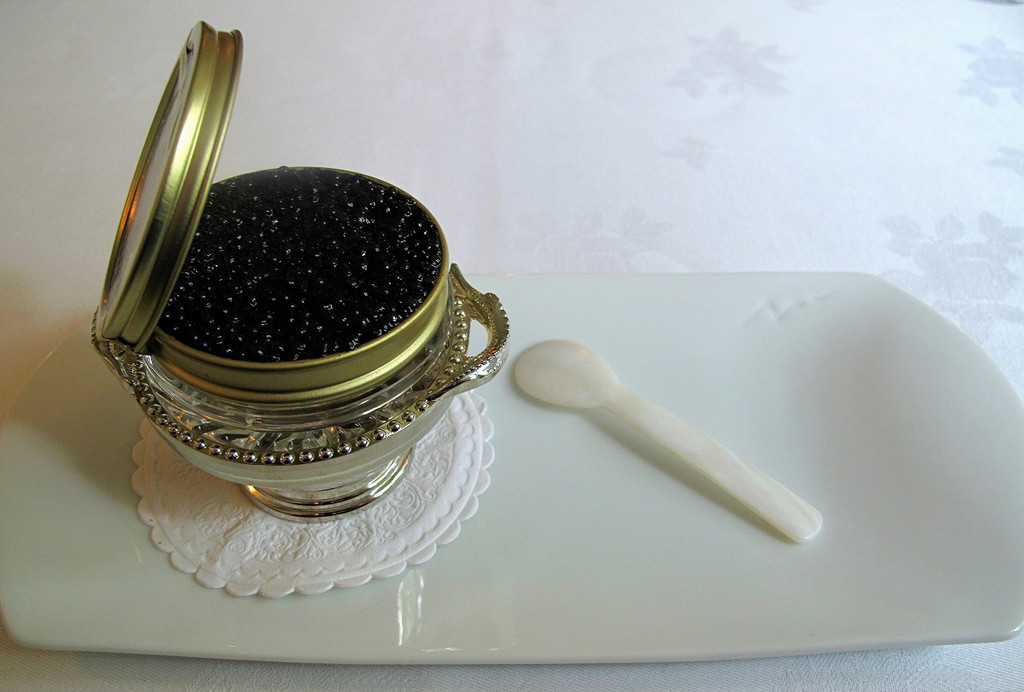 How do I open my jar and/or tin of caviar?
