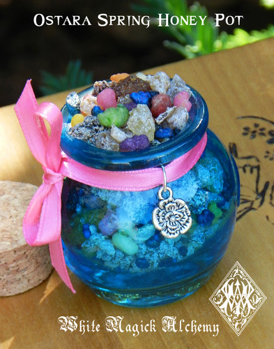 Ostara Spring Honey Heartwood Resin Pot Spring Equinox