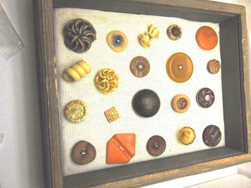 20 Bakelite Celluloid Buttons Carved Framed Lot Butterscotch Amber Art DazzleCity 20 Bakelite Celluloid Buttons Carved Framed Lot Butterscotch Amber Art DazzleCity