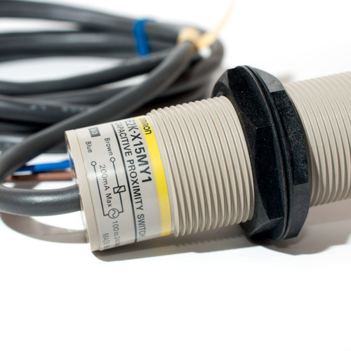Omron E2k-x15my1 Capacitive Proximity Switch