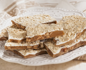 THE PEANUT OF WILLIAMSBURG WHITE CHOCOLATE CASHEW TOFFEE THE PEANUT OF WILLIAMSBURG WHITE CHOCOLATE CASHEW TOFFEE