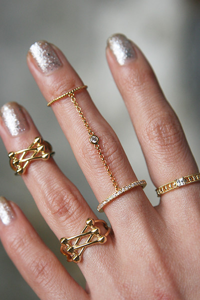 Bezel Two Finger Chain Ring Gold