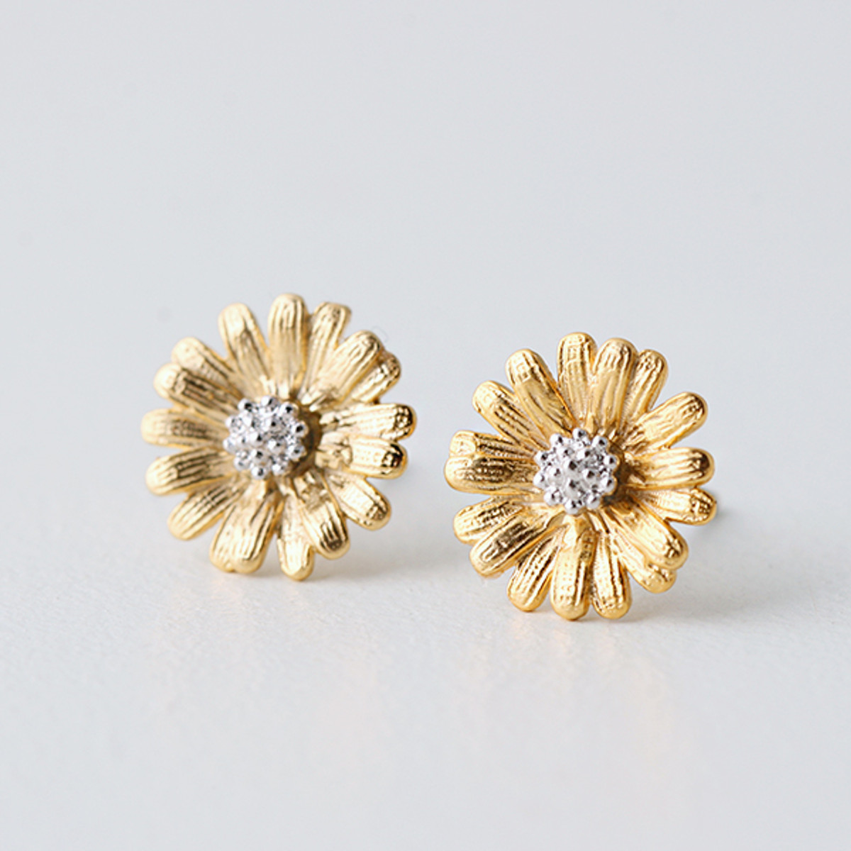 Gold Daisy Stud Earrings Kellinsilver Gold Daisy Stud Earrings