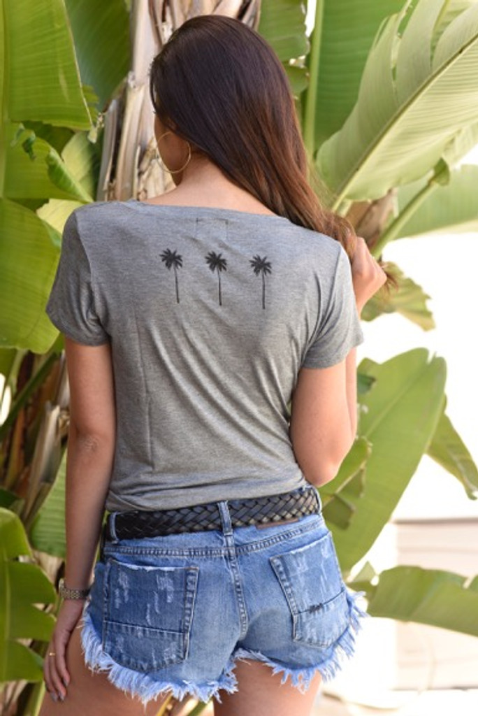 SMILE S/S V NECK with 3 PALMTREES on back.