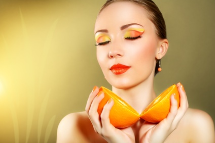 woman-mineral-foundation-color-change-going-orange.jpg