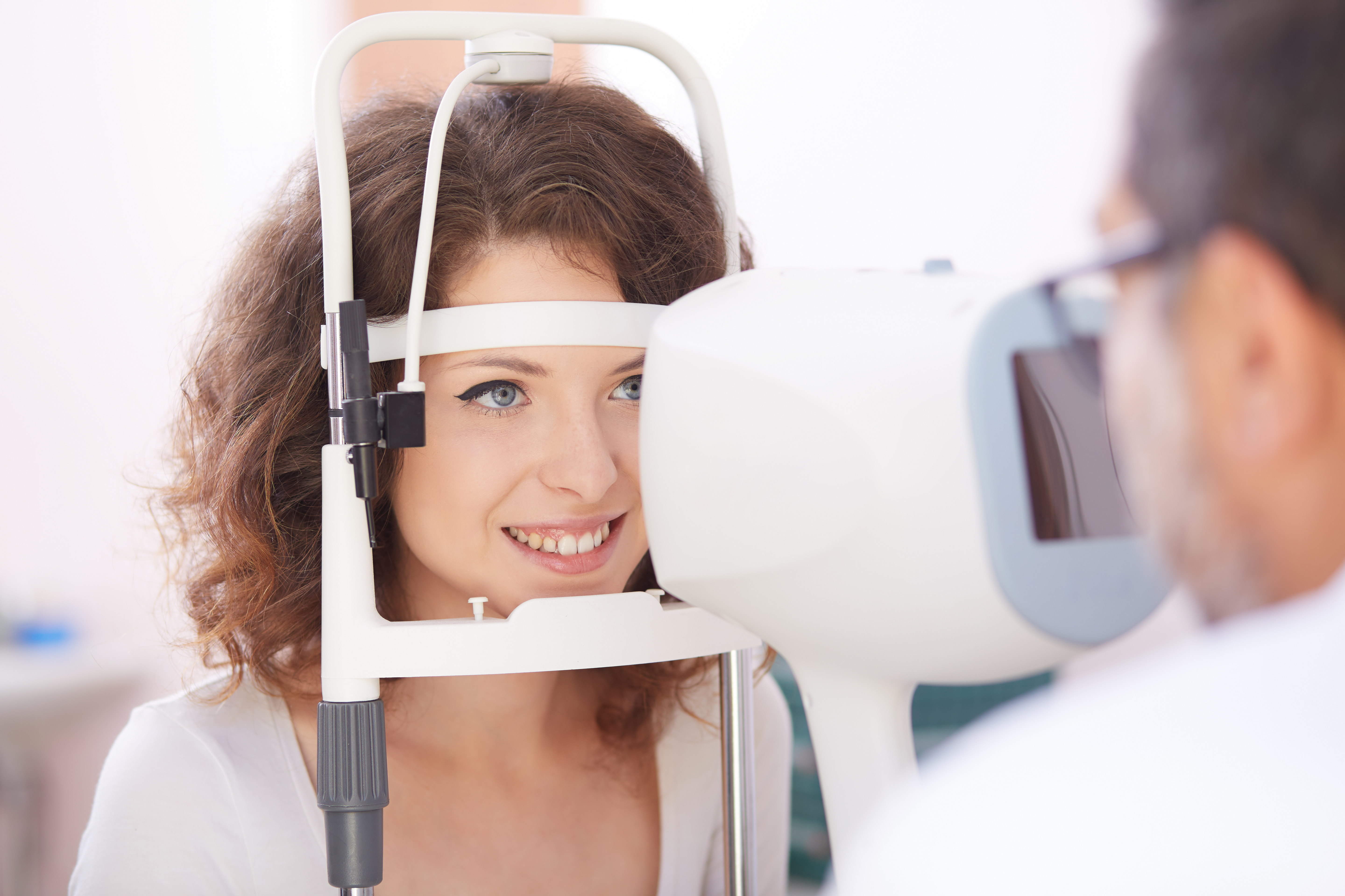 Eye exam. Глаз офтальмология. Офтальмология картинки. Офтальмологическое обследование.