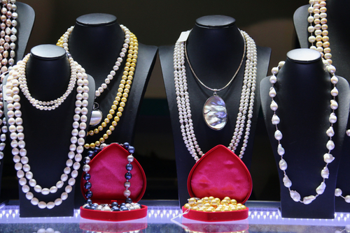 pearl-jewellery-display.jpg