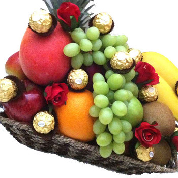 Delight your Mum with fruit and chocolates Delight your Mum with fruit and chocolates