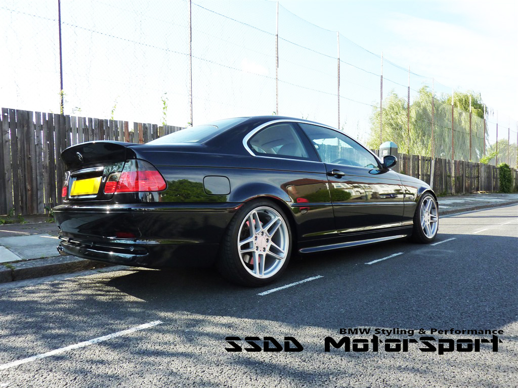 bmw-e46-m3-csl-carbon-fibre-bootlid-6.jpg