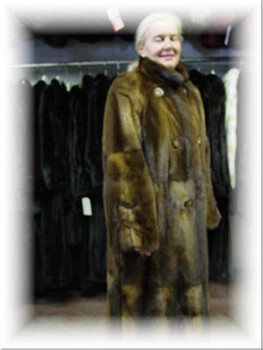 Design Full Skin Brown Mink Fur Coat with Six Buttons Design Full Skin Brown Mink Fur Coat with Six Buttons