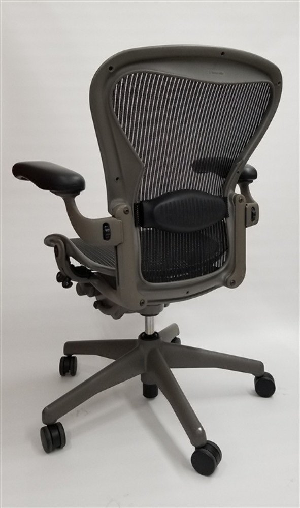 Herman Miller Aeron Chair Size B Fully Featured Gray Frame Black Mesh