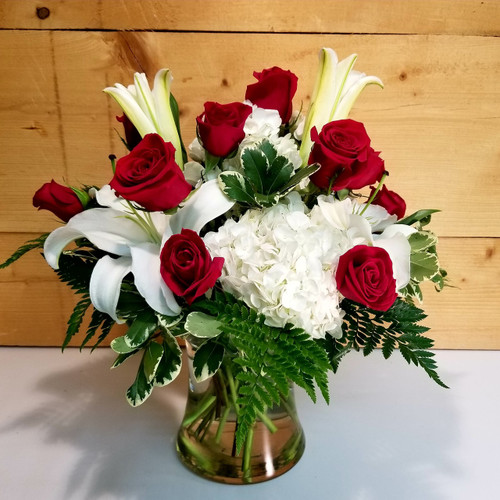 Classic Romance (SCF17S56) by Savilles Country Florist. Flower delivery to Orchard Park, Hamburg, West Seneca, East Aurora, Buffalo, NY and surrounding suburbs. Classic Romance (SCF17S56) by Savilles Country Florist. Flower delivery to Orchard Park, Hamburg, West Seneca, East Aurora, Buffalo, NY and surrounding suburbs.
