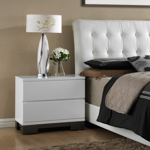 AVERY NIGHT STAND-B4850/2