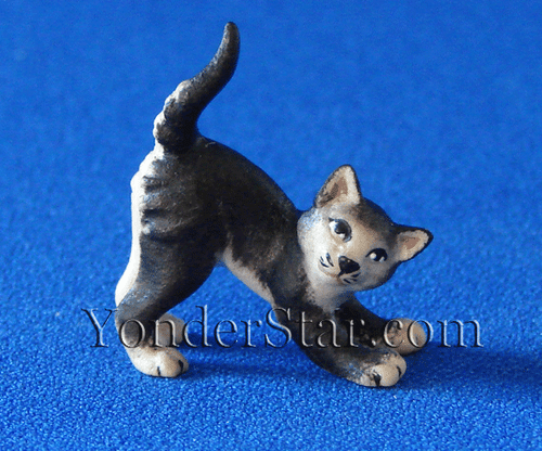 Cat Stretching LEPI Reindl Nativity