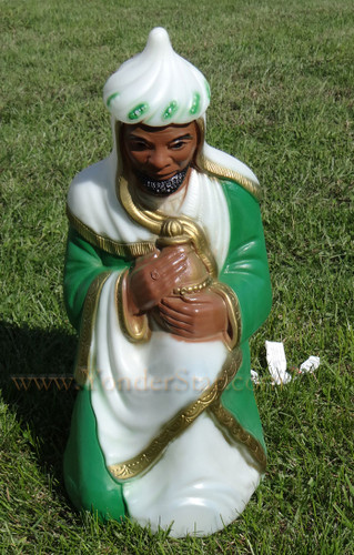Kneeling Wiseman Lighted Outdoor Nativity