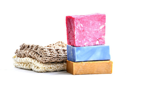 The clean and mildly disinfectant scent of a traditional bar of soap. An aroma full of nostalgia for earlier days.
