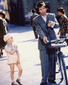 Roberto Benigni La Vita e bella Movie Photo Roberto Benigni La Vita e bella Movie Photo