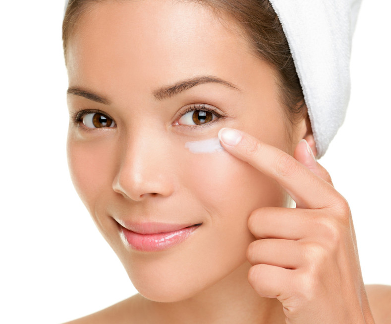 WHAT CAUSES DARK CIRCLES AND WHAT CAN YOU DO TO REDUCE THEM
